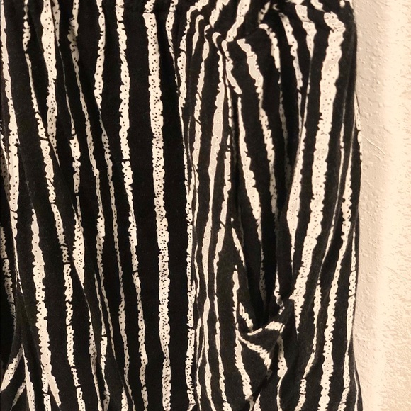 Vertical Stripe Romper w/Pockets (3 for $10) - Picture 8 of 8